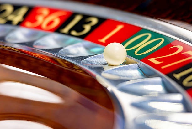 lgoace76pro Monopoly Live mobile interface showing live wheel, betting options, and presenter